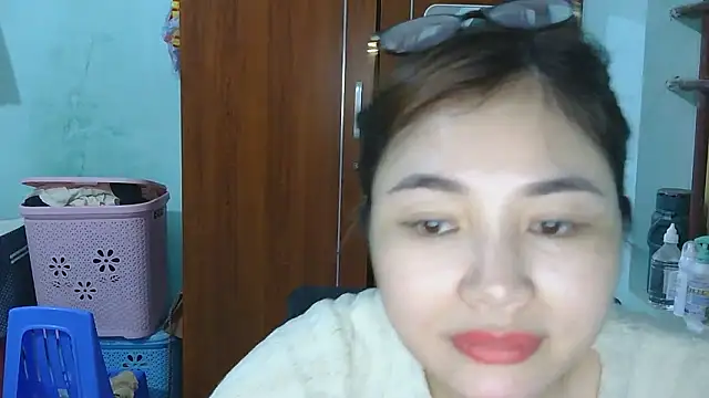 Uhem112 online show from October 8, 2025, 3:48 am