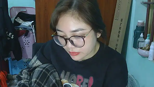 Uhem112 online show from November 26, 2025, 1:28 am