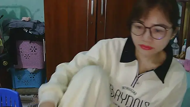 Uhem112 online show from December 15, 2025, 12:59 am