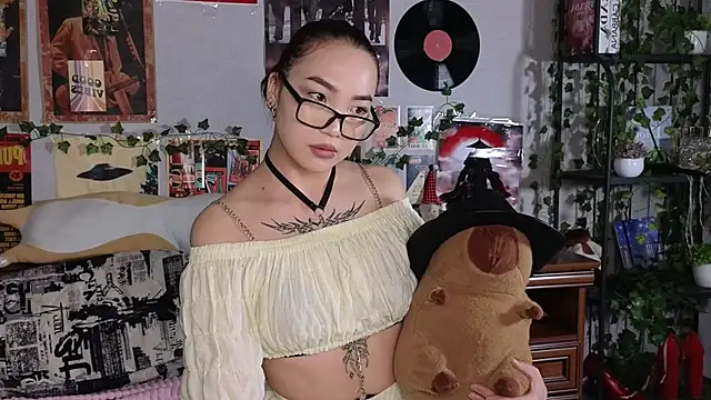 OdetteBiddy online show from November 13, 2025, 8:08 pm