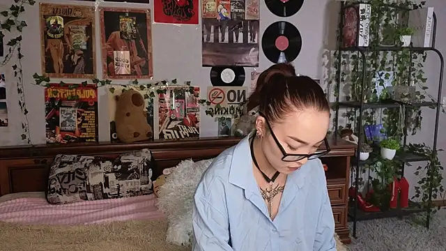 OdetteBiddy online show from November 14, 2025, 8:07 pm