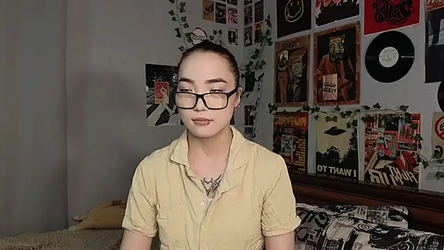 OdetteBiddy online show from November 21, 2025, 8:18 pm