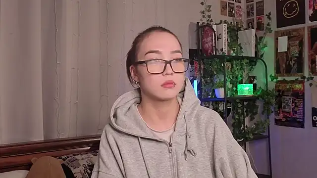 OdetteBiddy online show from December 16, 2025, 8:14 pm