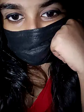 umairahaasan 1 online show from September 17, 2025, 10:39 am