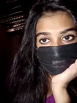 umairahaasan 1 online show from November 14, 2025, 10:14 am