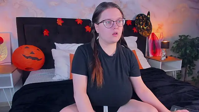 HelenDanvers online show from October 23, 2025, 9:46 pm