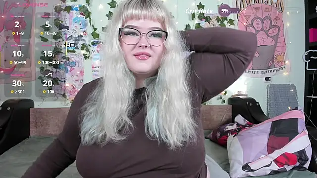  CandyM1lky  online show from April 6, 2026, 7:53 am