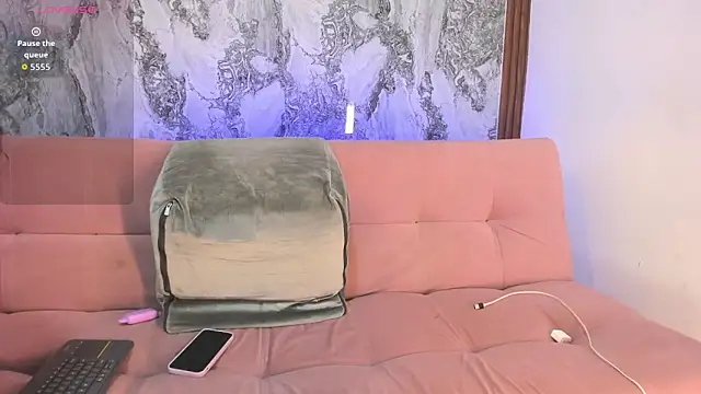 MiiaaCollinss online show from September 10, 2025, 3:12 pm