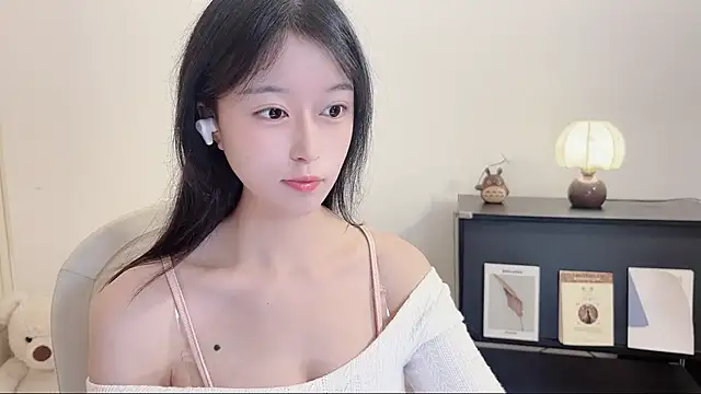 Onechestnut online show from October 11, 2025, 11:14 pm