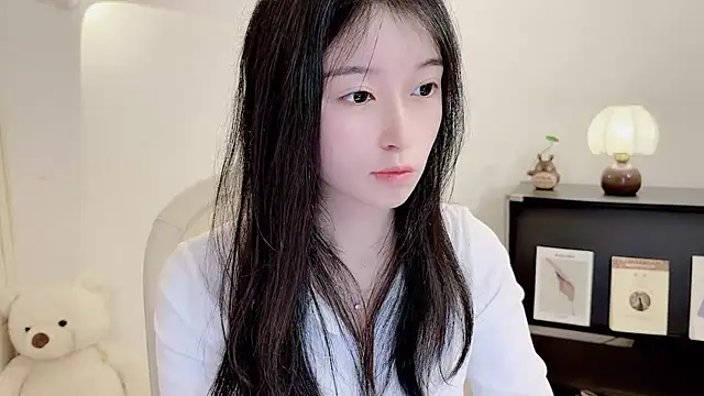 Onechestnut online show from November 19, 2025, 6:13 am