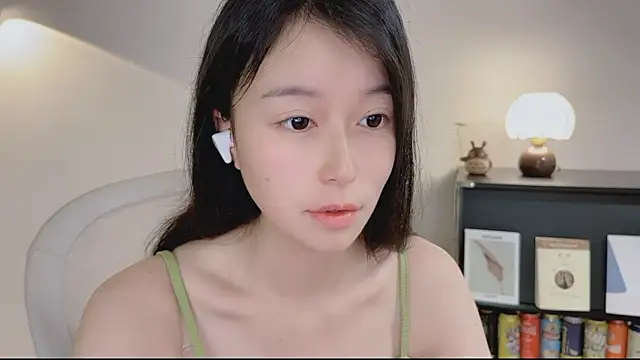 Onechestnut online show from April 22, 2026, 5:10 am