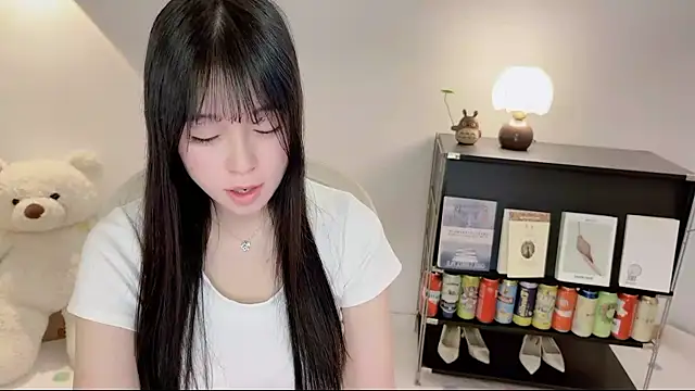 Onechestnut online show from June 17, 2026, 3:42 am