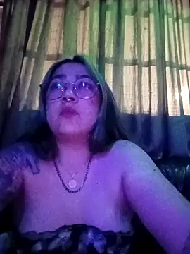 Snapshot of Dulcedeanis chatting on November 18, 2025, 5:34 am Dulcedeanis online show from November 18, 2025, 5:34 am