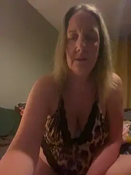 X-Victoria-X online show from November 3, 2025, 5:20 am