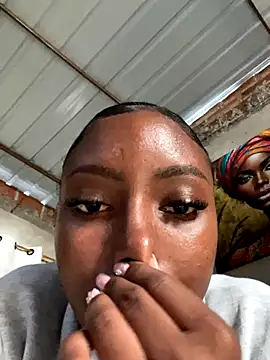 britanyxxs online show from November 18, 2025, 2:43 pm