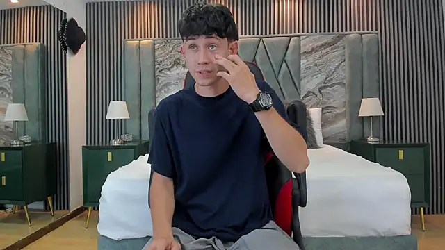 Michael blue online show from October 15, 2025, 8:09 pm