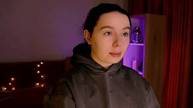 Snapshot of Di_na_Bell chatting on February 15, 2026, 6:43 am Di na Bell online show from February 15, 2026, 6:43 am