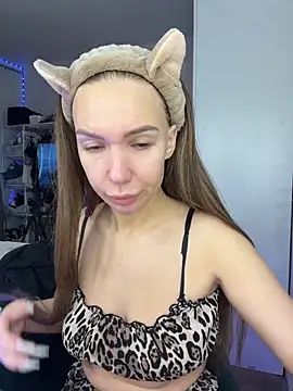 Snapshot of AlysonHuxley_ chatting on February 18, 2026, 4:08 am AlysonHuxley online show from February 18, 2026, 4:08 am