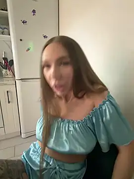 Snapshot of AlysonHuxley_ chatting on February 28, 2026, 10:33 pm AlysonHuxley online show from February 28, 2026, 10:33 pm