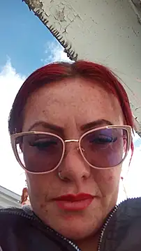 carolinhe  online show from November 26, 2025, 8:43 pm