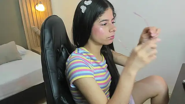 carlina 15 online show from October 28, 2025, 12:19 pm