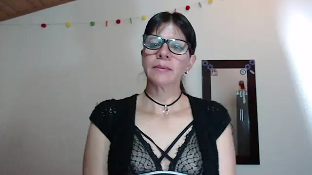 martina 27 online show from October 20, 2025, 2:06 pm