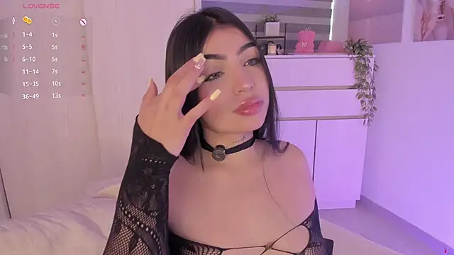 EmmyKenner online show from November 12, 2025, 11:54 am