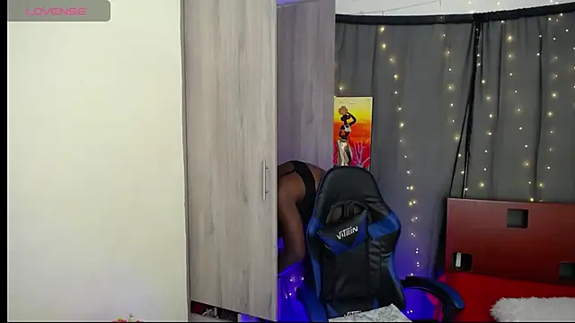MONIQUE-LAMOUR online show from June 2, 2026, 1:07 am