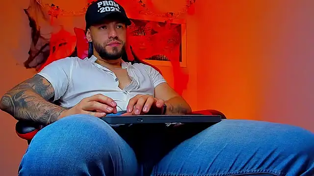 Snapshot of DIMITRI_MASTEER chatting on October 19, 2025, 9:48 pm DIMITRI MASTEER online show from October 19, 2025, 9:48 pm