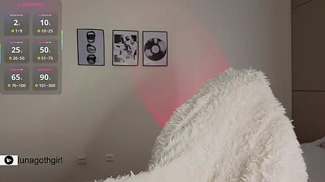 Snapshot of IamLuna2006 chatting on April 5, 2026, 4:53 am IamLuna2006 online show from April 5, 2026, 4:53 am