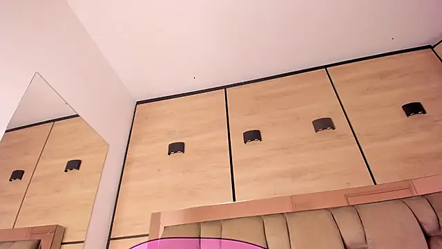 karol lewiss online show from February 25, 2026, 12:15 pm