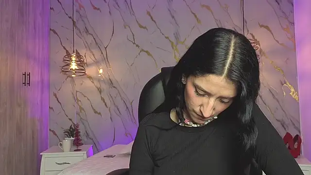 Scaarlettfox online show from December 5, 2025, 2:03 pm