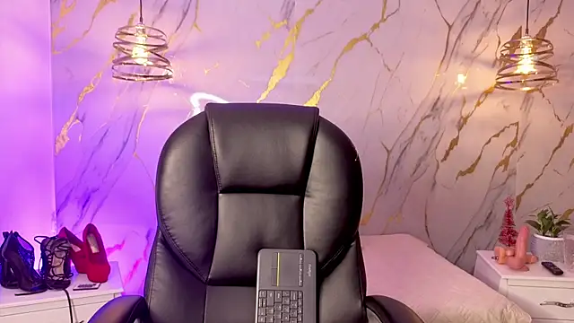 Scaarlettfox online show from February 21, 2026, 7:59 pm