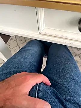 cyclone1212 online show from October 24, 2025, 1:40 pm