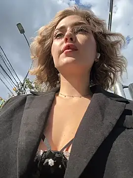 KellyKeler online show from September 20, 2025, 12:28 pm