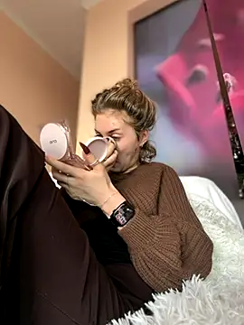 KellyKeler online show from October 27, 2025, 10:52 am