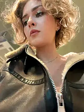 KellyKeler online show from November 30, 2025, 11:47 am