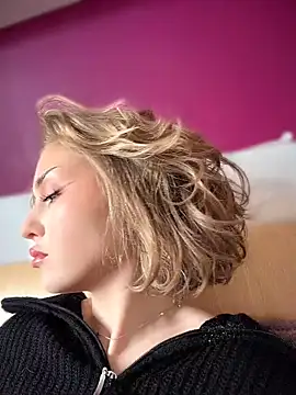 KellyKeler online show from April 12, 2026, 10:09 am