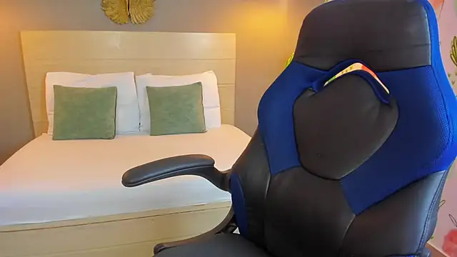 kitty sweeety  online show from November 7, 2025, 12:38 pm