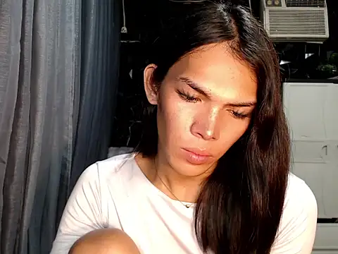 ladyhotcuming online show from June 4, 2026, 7:20 pm