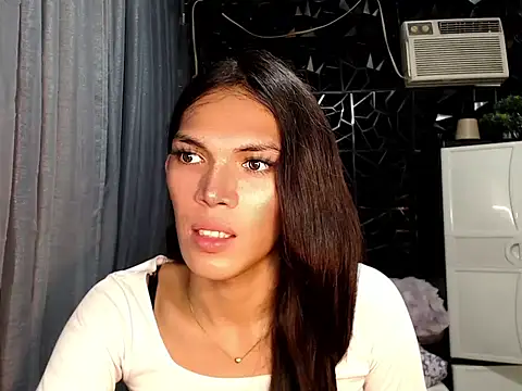ladyhotcuming online show from June 15, 2026, 2:14 am