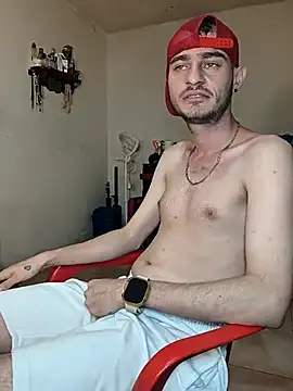 Snapshot of bigcockwhite777 chatting on September 28, 2025, 10:26 pm bigcockwhite777 online show from September 28, 2025, 10:26 pm