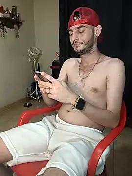 Snapshot of bigcockwhite777 chatting on October 19, 2025, 3:29 am bigcockwhite777 online show from October 19, 2025, 3:29 am