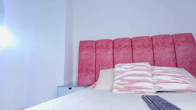 emmacurvy online show from December 4, 2025, 3:05 am