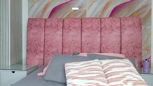 emmacurvy online show from February 9, 2026, 3:10 am