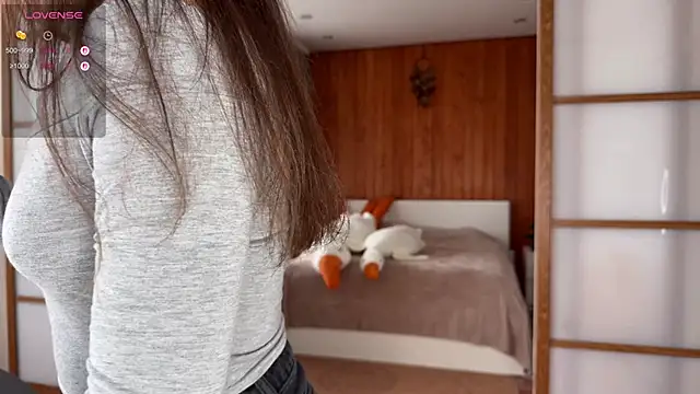 PlumyBun online show from September 21, 2025, 4:25 am