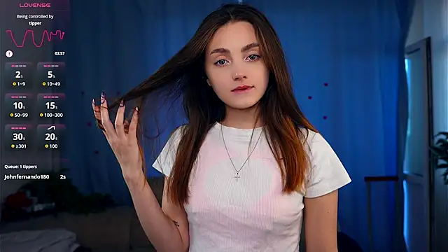 LoraDavi online show from September 10, 2025, 7:30 am