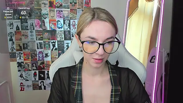 NessaDiazz online show from September 19, 2025, 1:18 am