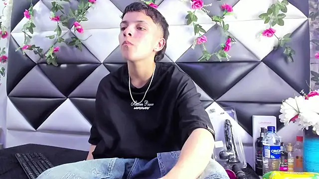 Megan Thompson  online show from December 3, 2025, 2:30 am