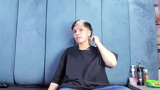 Megan Thompson  online show from April 18, 2026, 2:15 am